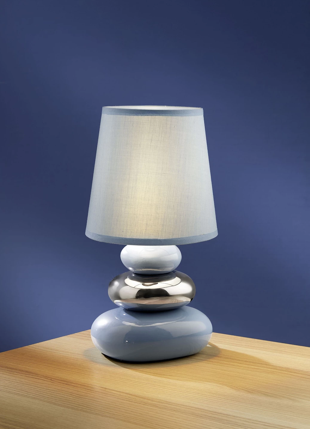 Tischleuchte Mit Lackiertem Fuß 3 Tischleuchte Mit Lackiertem Fuß