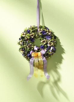 Wandkranz Aus Kunst- Und Textilmaterial